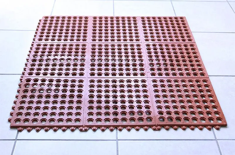 Interlocking Red Rubber Flooring Tile – 3′ x 3′, Oil-Resistant