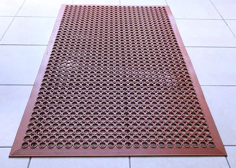 Red Grease-Resistant Rubber Floor Mat – 3′ x 5′
